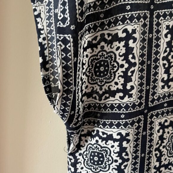 Banana Republic Blue/White Squares Sleeveless Blouse  Size L - Picture 2 of 5